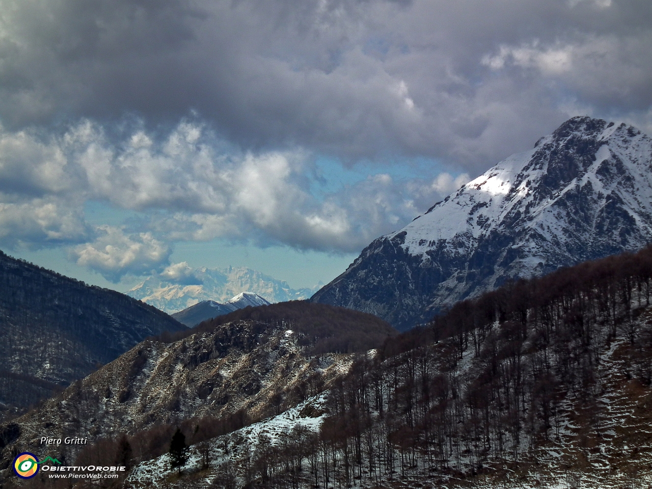 44 zoom in Grignetta con Monte Rosa e Cervino....JPG
